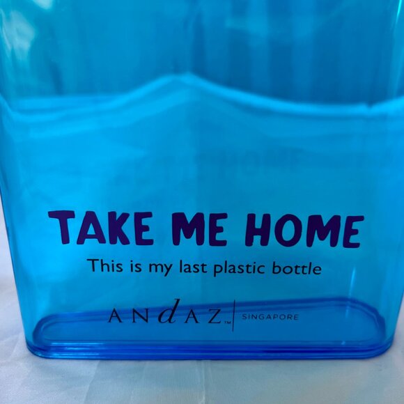 Singapore Andaz Exclusive 14 fl oz. Blue Reusable Slim Flat Water Bottle w/ Cap - Picture 2 of 3